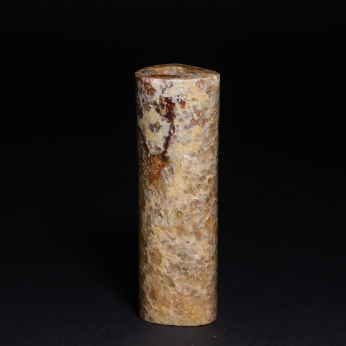 An Exquisite Gaogu Jade Handheld Carving: An Exquisite Gaogu Jade Handheld Carving,Ancient Time, China,Size:0.9inx0.8inx2.8in,Weight:67.4g 高古玉手把件,远古时期