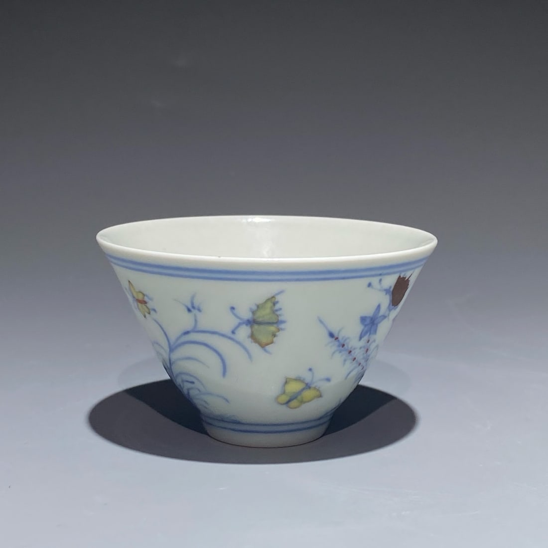 An Exquisite Doucai Grass and Insect Pattern Cup: An Exquisite Doucai Grass and Insect Pattern Cup,Ming Dynasty, China,Chenghua Six-character Mark,Size:1.7inx2.8in