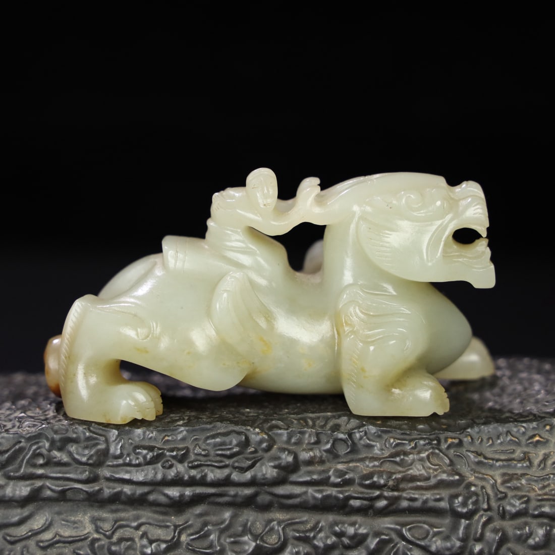 An Exquisite Hotan Jade Beast Handheld Carving: An Exquisite Hotan Jade Beast Handheld Carving,Qing Dynasty, China,Size:3.2inx1.7inx1.7in,Weight:144.5g 和田玉兽手把件,中国清代