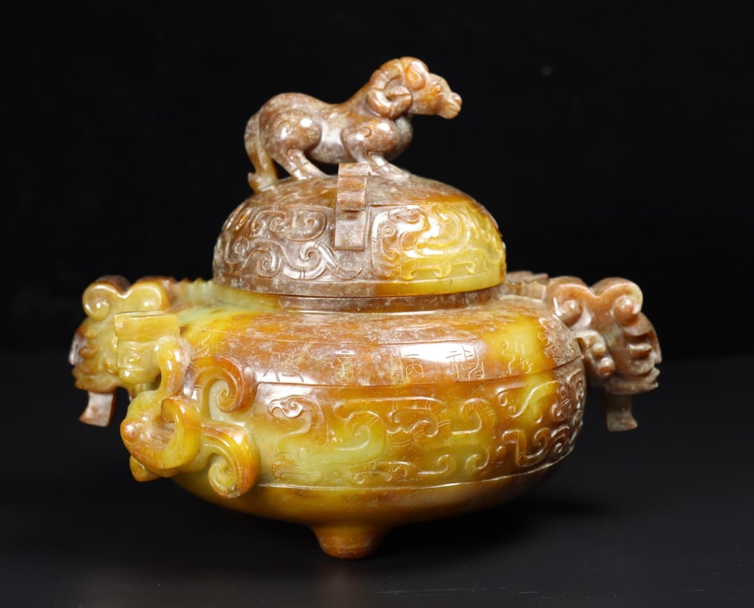 An Exquisite Hotan Jade Sheep Knob Censer: An Exquisite Hotan Jade Sheep Knob Censer,Han Dynasty, China,Size:7.7inx6.3inx6.1in,Weight:1340g 和田玉羊钮炉,中国汉代