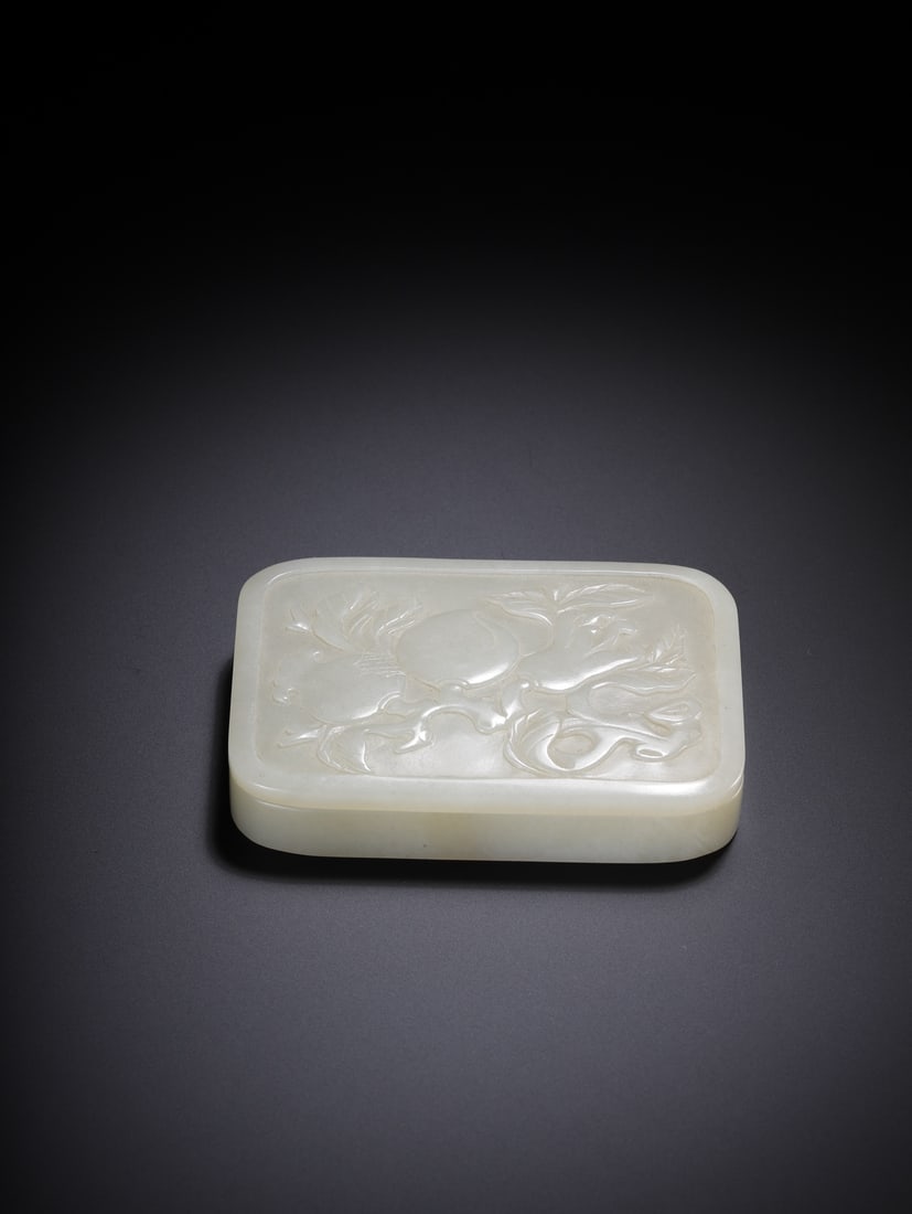 An Exquisite Hotan Jade Peach Pattern Box: An Exquisite Hotan Jade Peach Pattern Box,Qing Dynasty, China,Size:3inx2inx0.6in,Weight:86.7g 和田玉桃纹盒,中国清代