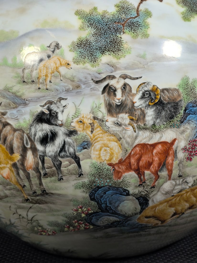 An Exquisite Enamel Sheep Pattern Vase - 3