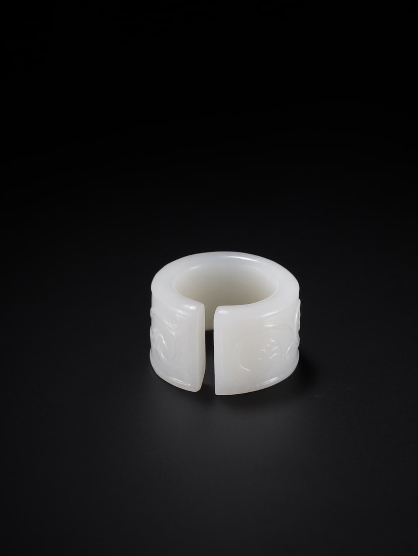 An Exquisite Hotan Jade Flower Pattern Thumb Ring: An Exquisite Hotan Jade Flower Pattern Thumb Ring,Qing Dynasty, China,Size:0.9inx0.8inx0.2in,Weight:26.8g