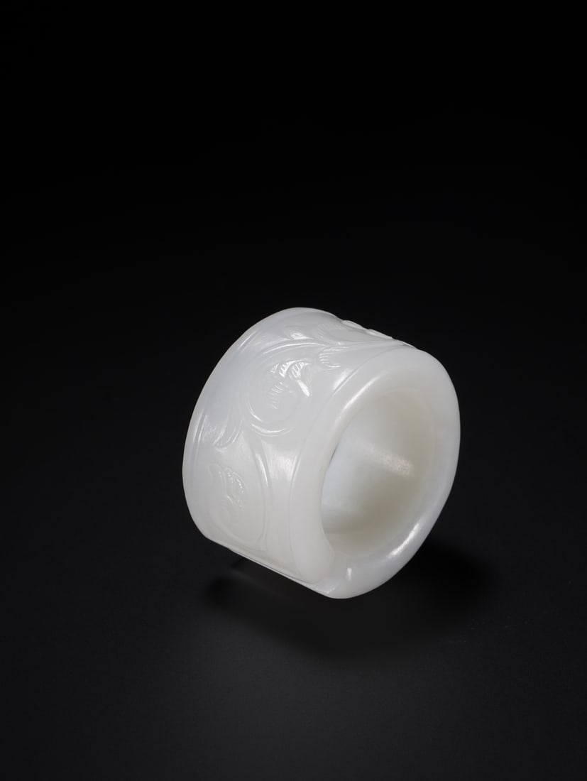 An Exquisite Hotan Jade Flower Pattern Thumb Ring - 6
