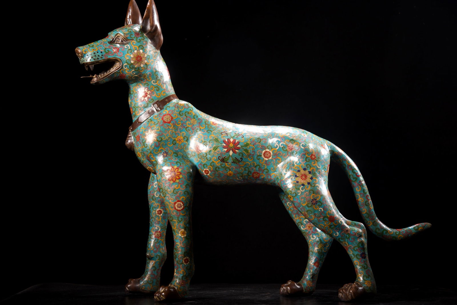 An Exquisite Cloisonne Dog Ornament: An Exquisite Cloisonne Dog Ornament,Ming Dynasty, China,Size:26inx29.1in ,Weight:13750g 景泰蓝犬摆件,中国明代