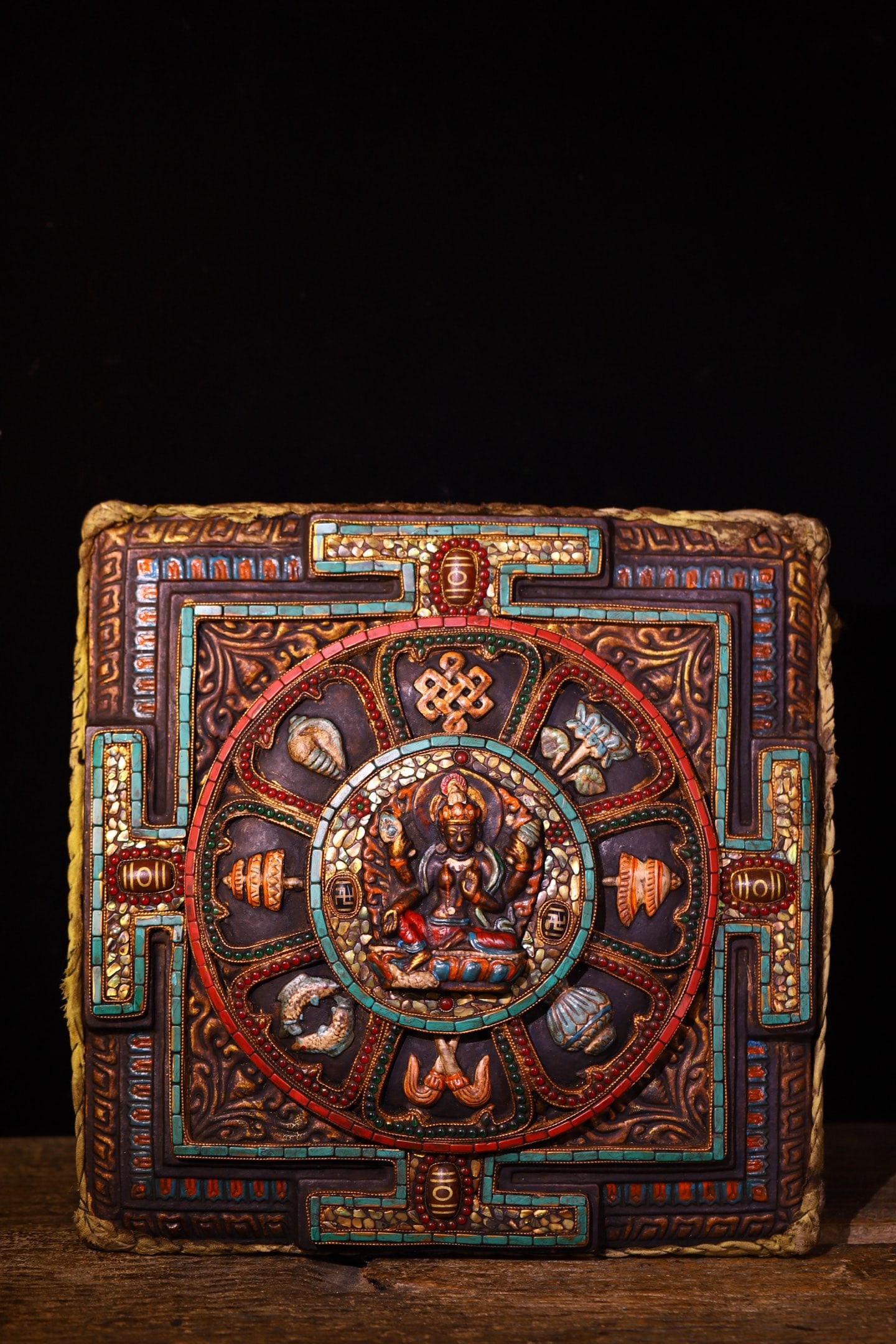 An Exquisite Bronze Inlaid Gems Dzi Bead Statue of Tara Ornament: An Exquisite Bronze Inlaid Gems Dzi Bead Statue of Tara Ornament,Qing Dynasty, China,Size:12.2inx12.2in,Weight:2200g 铜镶嵌宝石天珠度母摆