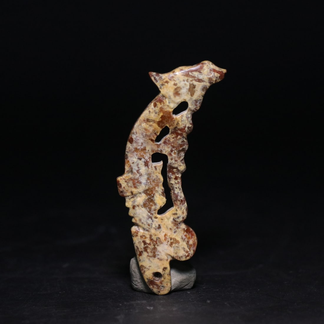 An Exquisite Gaogu Jade Bird Beast Ornament: An Exquisite Gaogu Jade Bird Beast Ornament,Ancient Time, China,Size:2.5inx1inx0.2in,Weight:9.2g 高古玉鸟兽摆件,远古时期