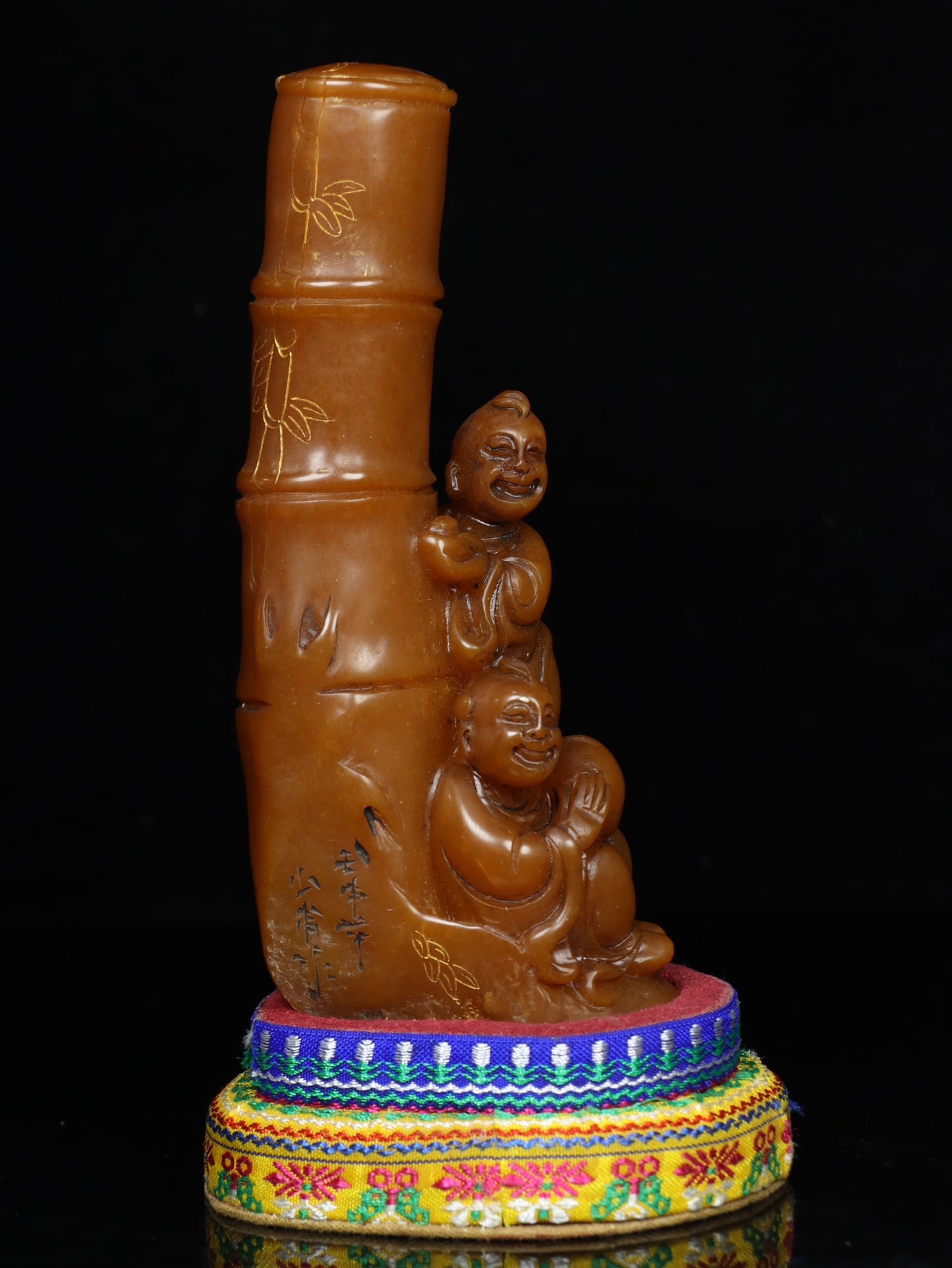 An Exquisite Tianhuang Stone Carved Figures Ornament: An Exquisite Tianhuang Stone Carved Figures Ornament,Qing Dynasty, China,With Mark,Size:7.1inx3.5inx3.1in,Weight:562g 田黄石雕人物摆件,中国&