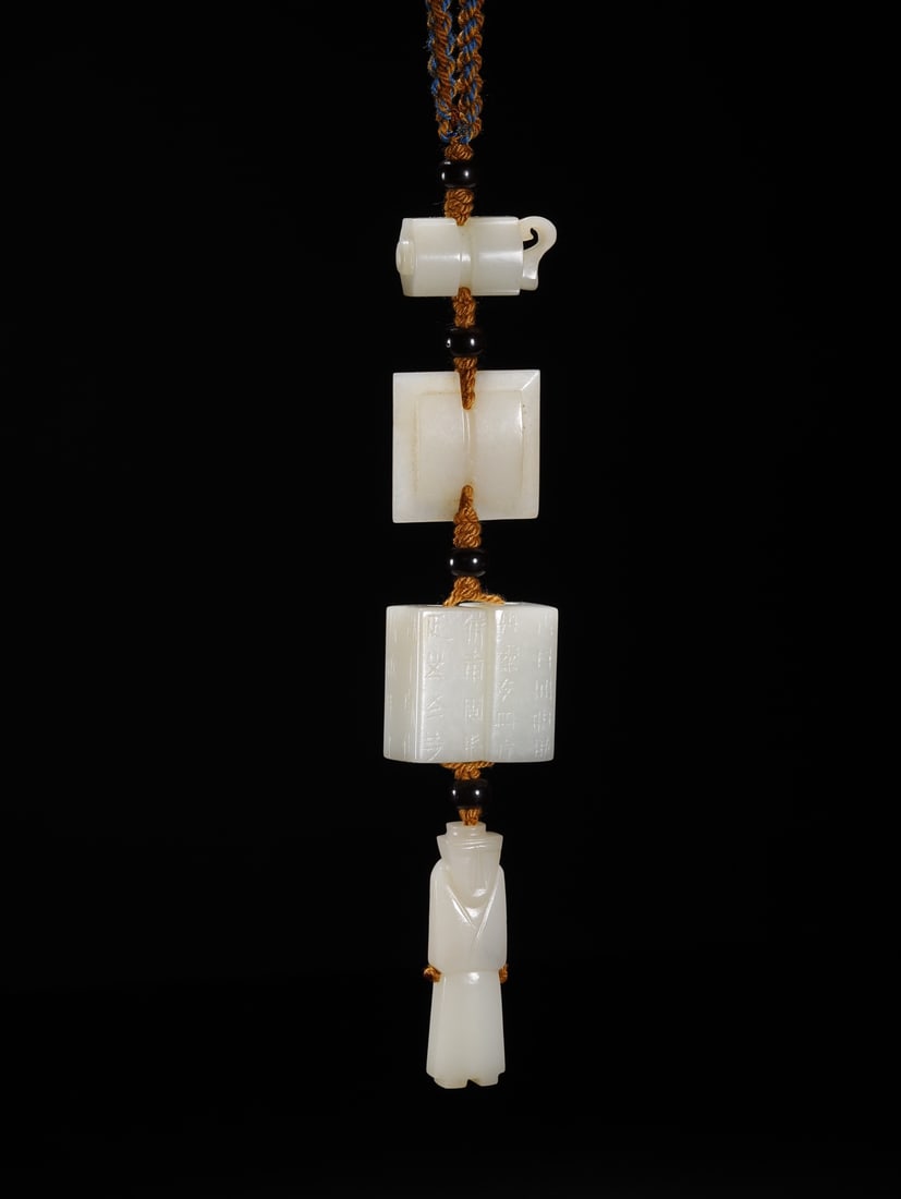 An Exquisite Hotan White Jade Pendant: An Exquisite Hotan White Jade Pendant,Qing Dynasty, China,Size:1.7inx0.5inx0.3inx1in,Weight:45.5g 和田白玉配饰,中国清代
