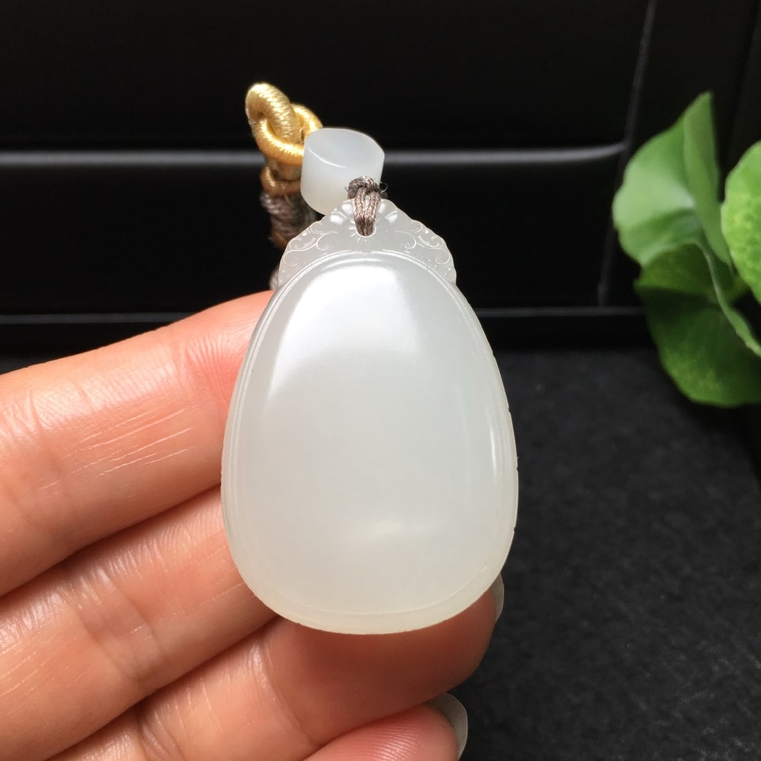 An Exquisite Hotan Jade Safety Plaque: An Exquisite Hotan Jade Safety Plaque,Qing Dynasty, China,Size:1.5inx1inx5.1in,Weight:28.7g 和田玉平安牌,中国清代