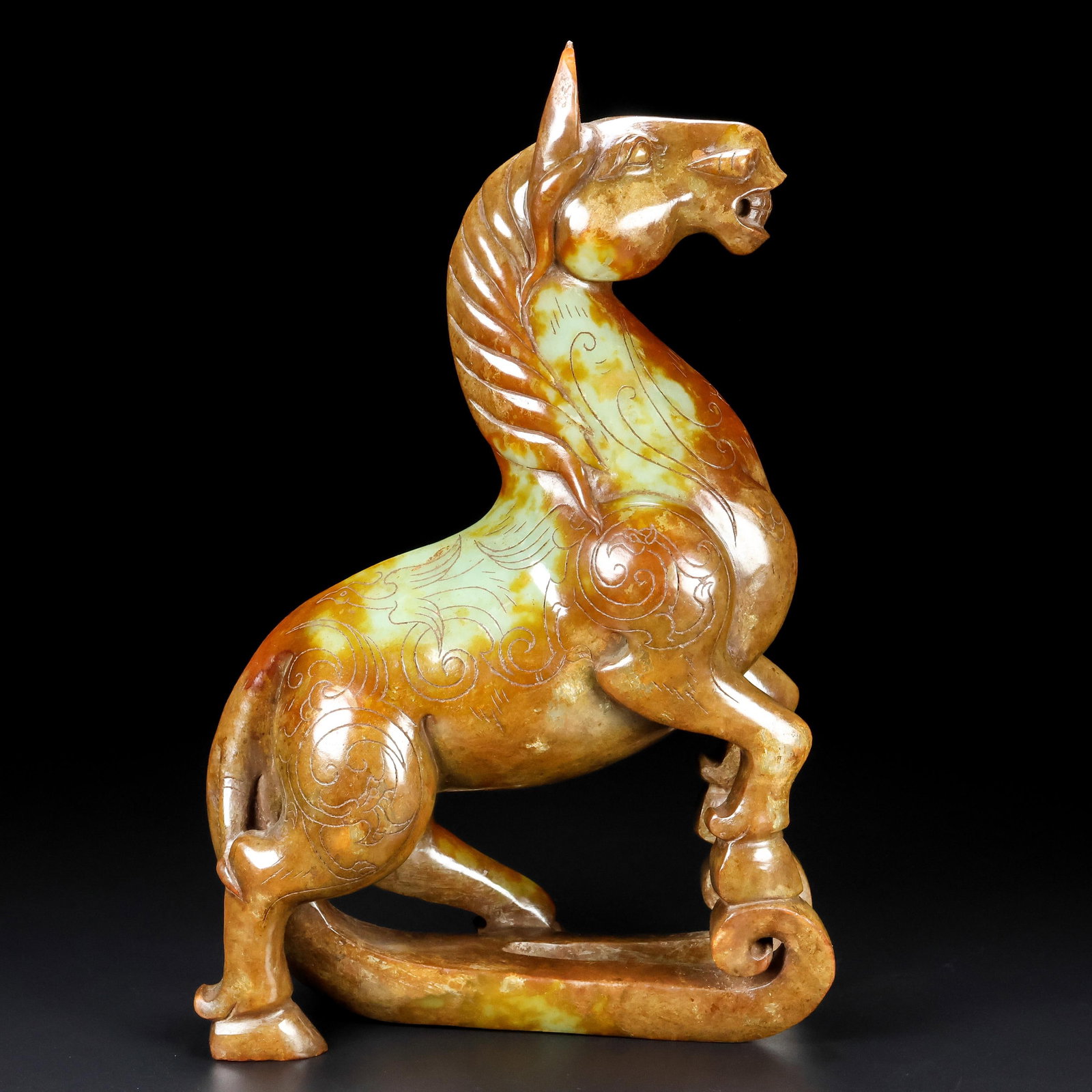 An Exquisite Hotan Jade Horse: An Exquisite Hotan Jade Horse,Qing Dynasty, China,Size:5.9inx2.8inx8.7in,Weight:1440g 和田玉马,中国清代