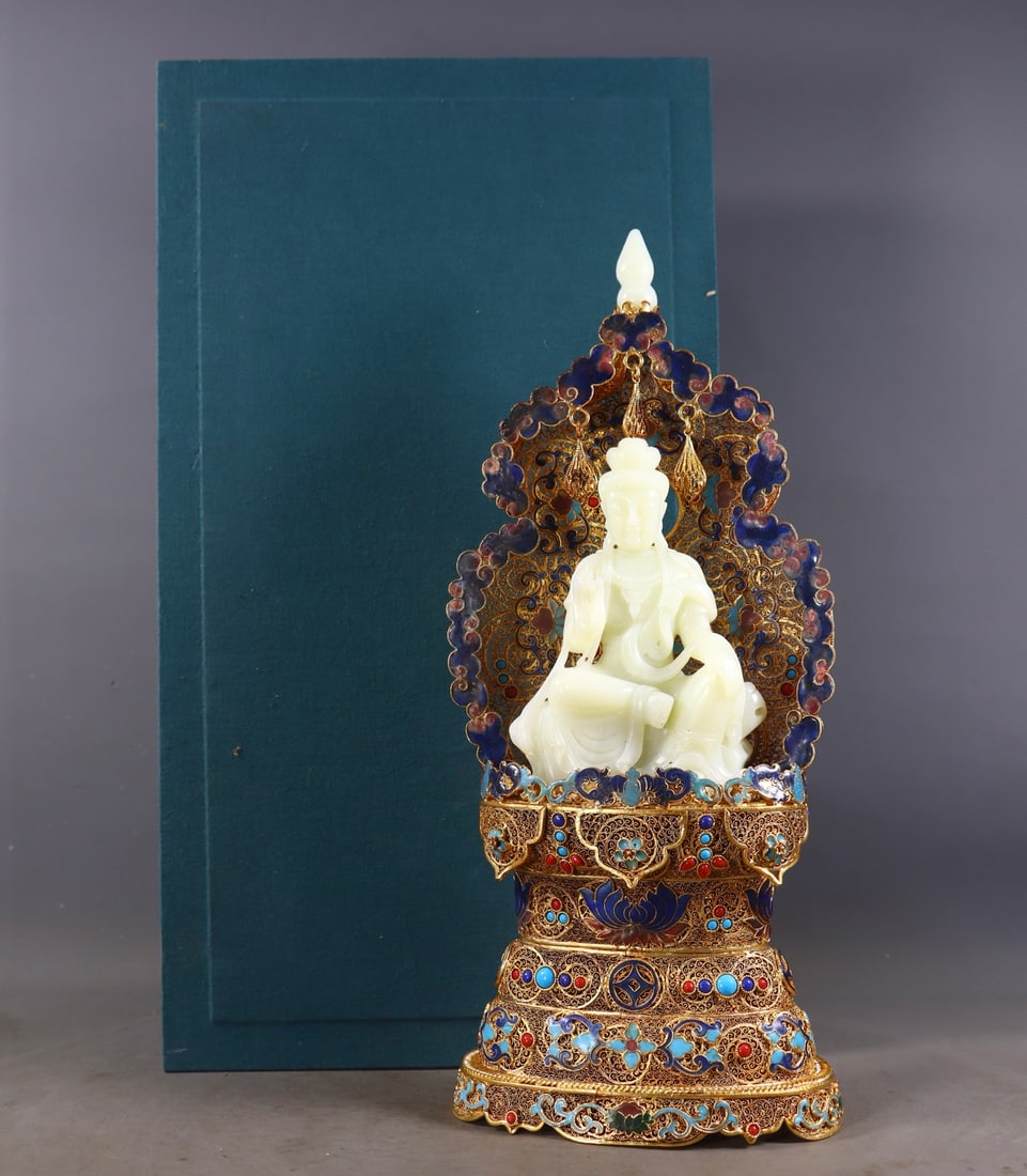 An Exquisite Filigree Gilt Inlaid Hotan Jade Avalokitesvara Ornament: An Exquisite Filigree Gilt Inlaid Hotan Jade Avalokitesvara Ornament,Qing Dynasty, China,Qianlong Four-character Mark,Size:14.2inx5.9inx4.1in,Weight:1676g