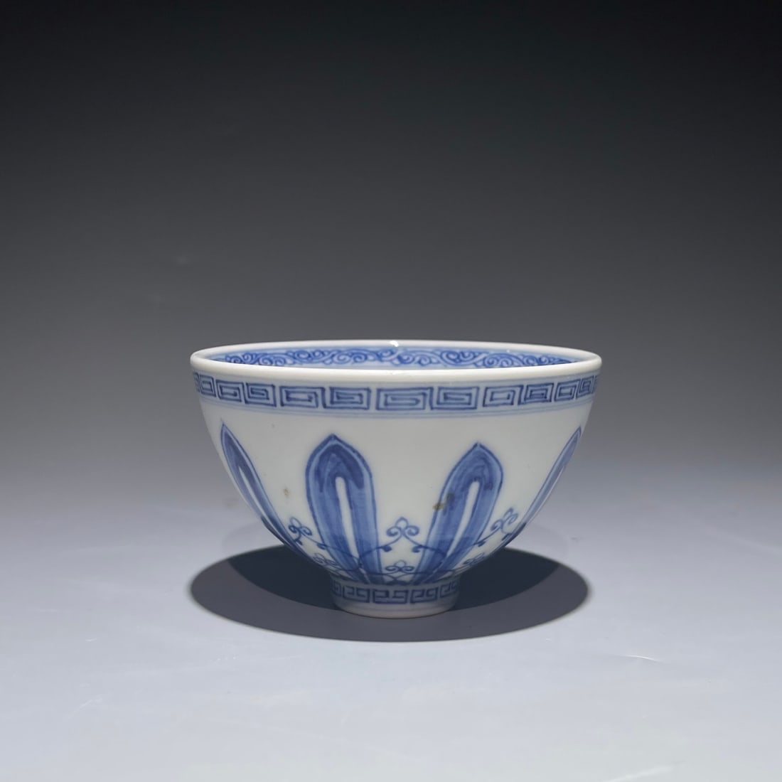 An Exquisite Blue and White Lotus Pattern Cup: An Exquisite Blue and White Lotus Pattern Cup,Ming Dynasty, China,Size:2.4inx3.8in 青花莲瓣纹杯,中国明代