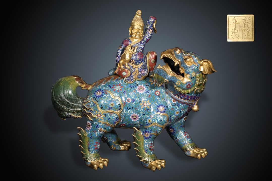 An Exquisite Copper Body Cloisonne Lion Censer: An Exquisite Copper Body Cloisonne Lion Censer,Qing Dynasty, China,Qianlong Four-character Mark,Size:19.7inx20.5inx7.9in,Weight:16500g