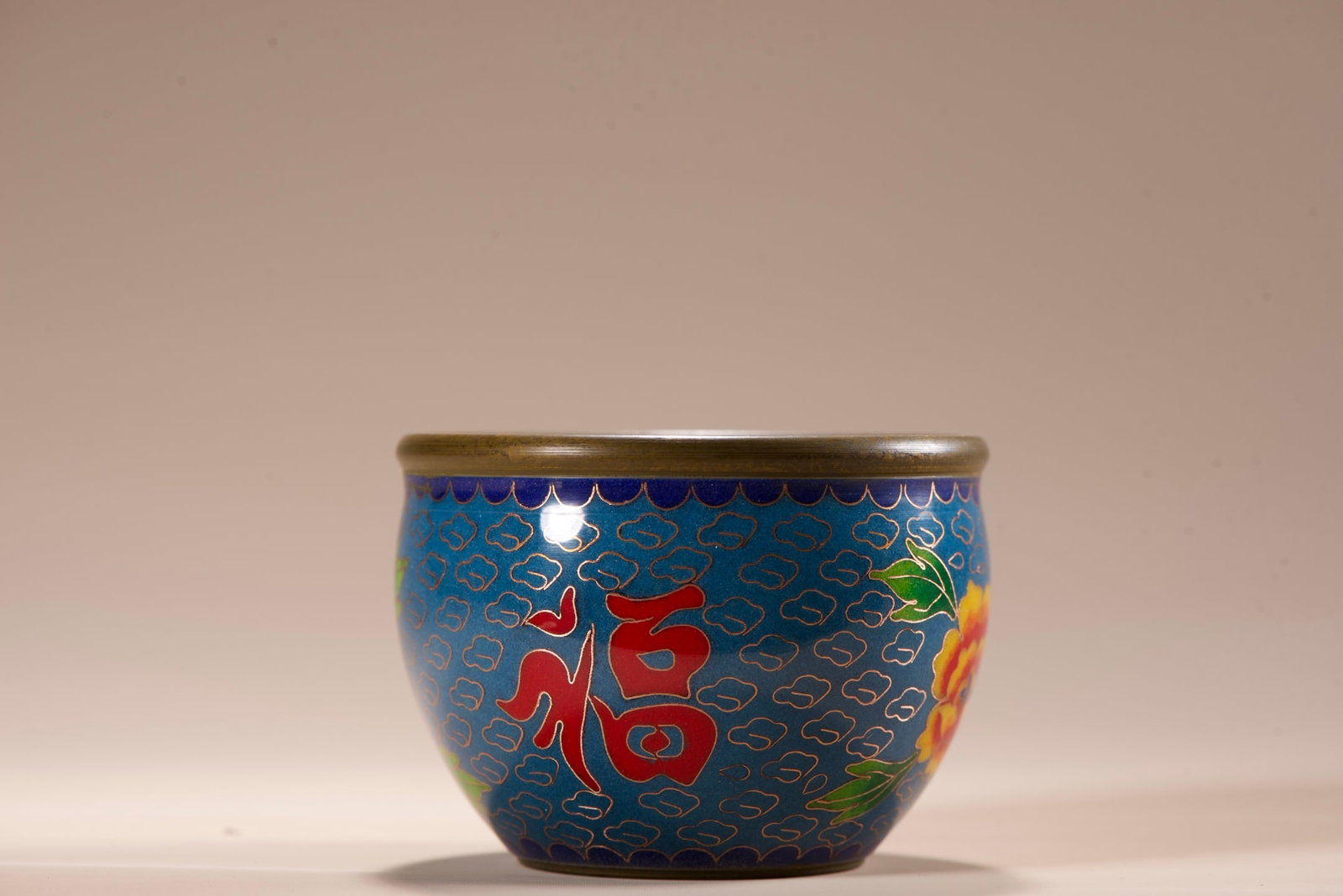 An Exquisite Cloisonne Flower Pattern Vat: An Exquisite Cloisonne Flower Pattern Vat,Qing Dynasty, China,Qianlong Four-character Mark,Size:3inx3.7in ,Weight:340g