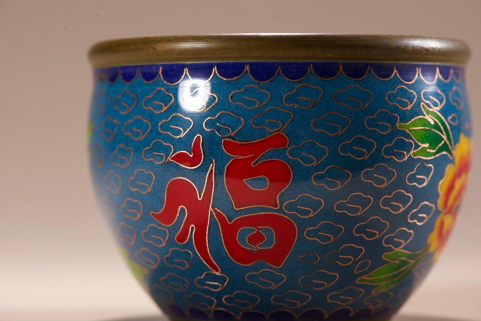An Exquisite Cloisonne Flower Pattern Vat - 2