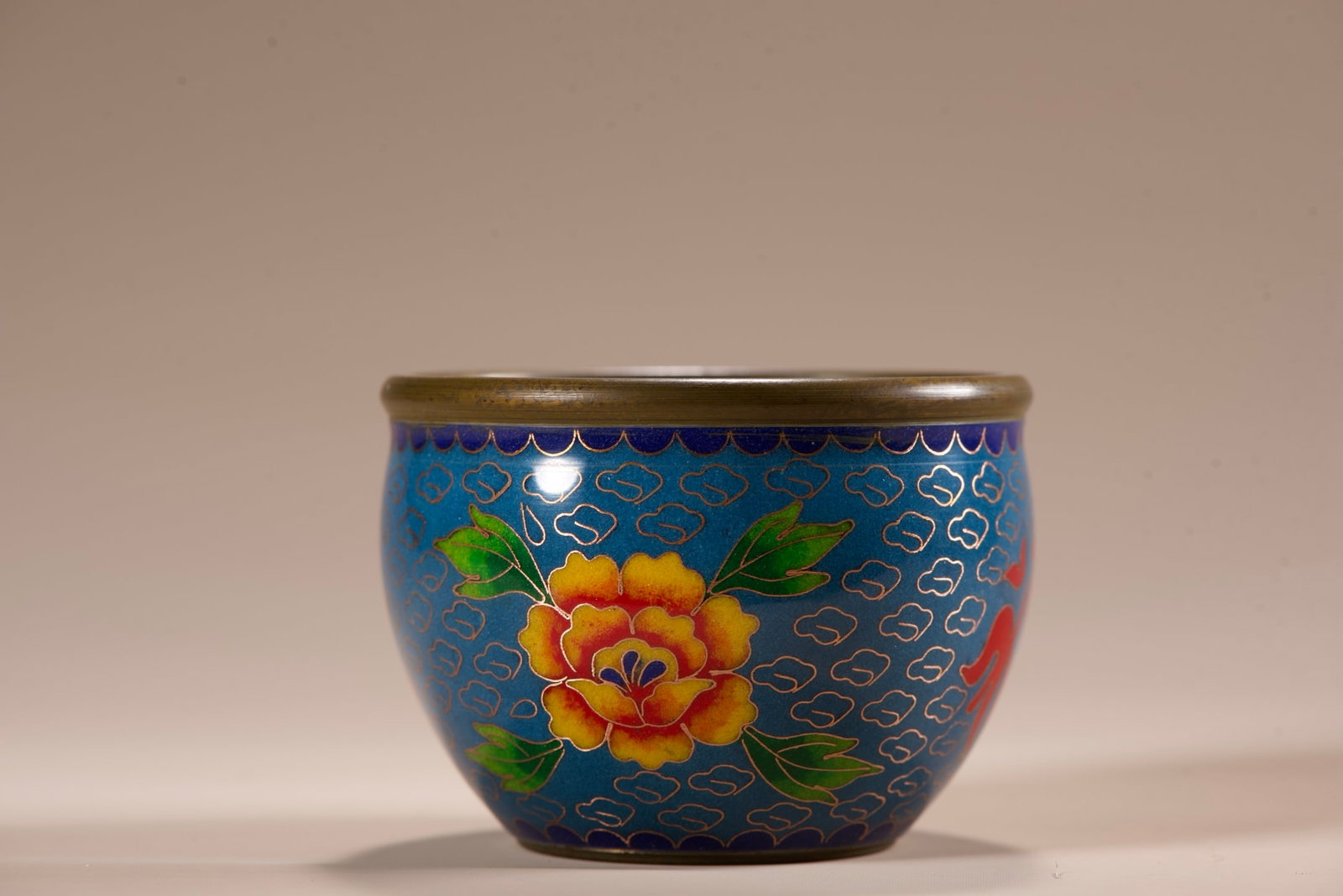 An Exquisite Cloisonne Flower Pattern Vat - 4