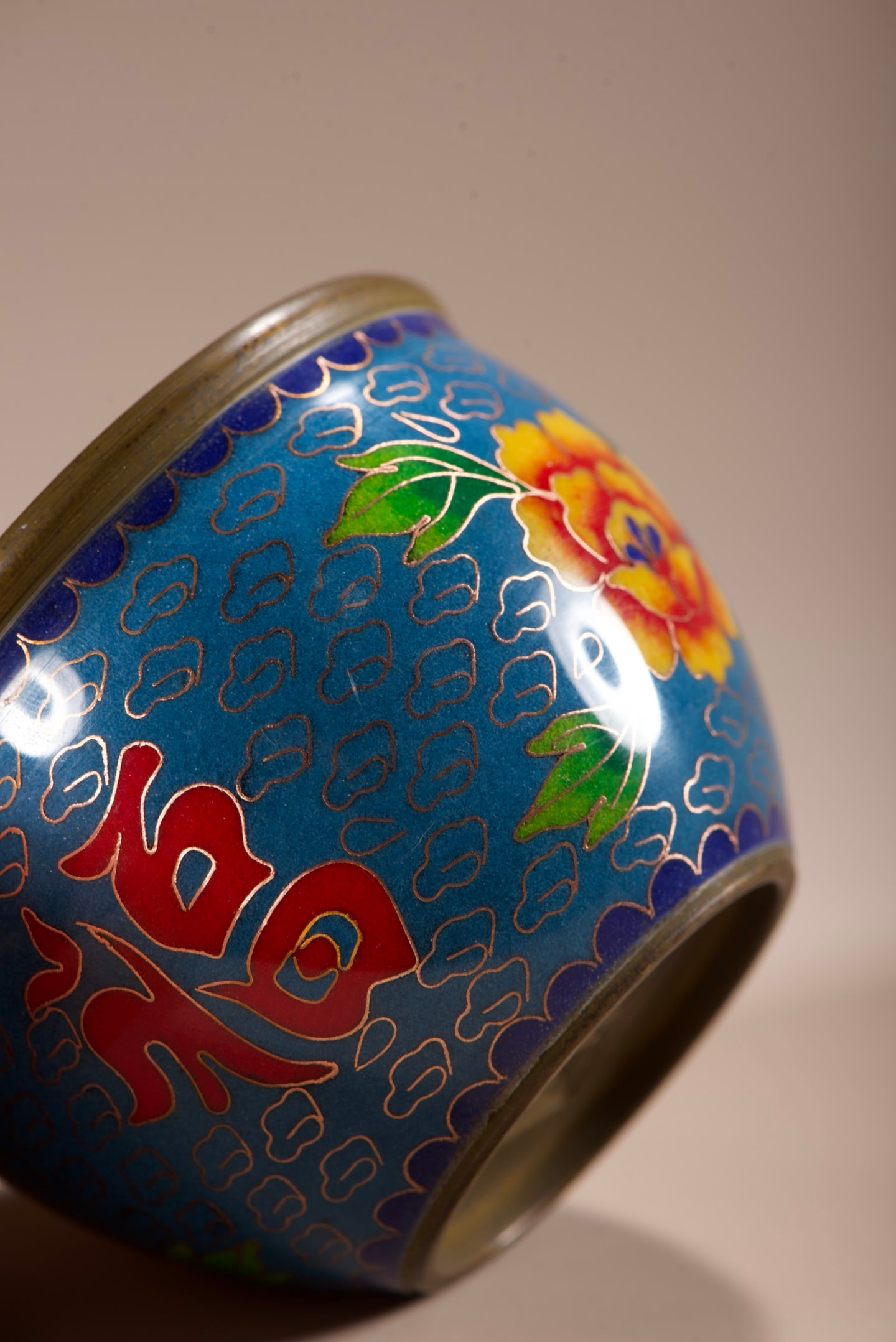 An Exquisite Cloisonne Flower Pattern Vat - 6