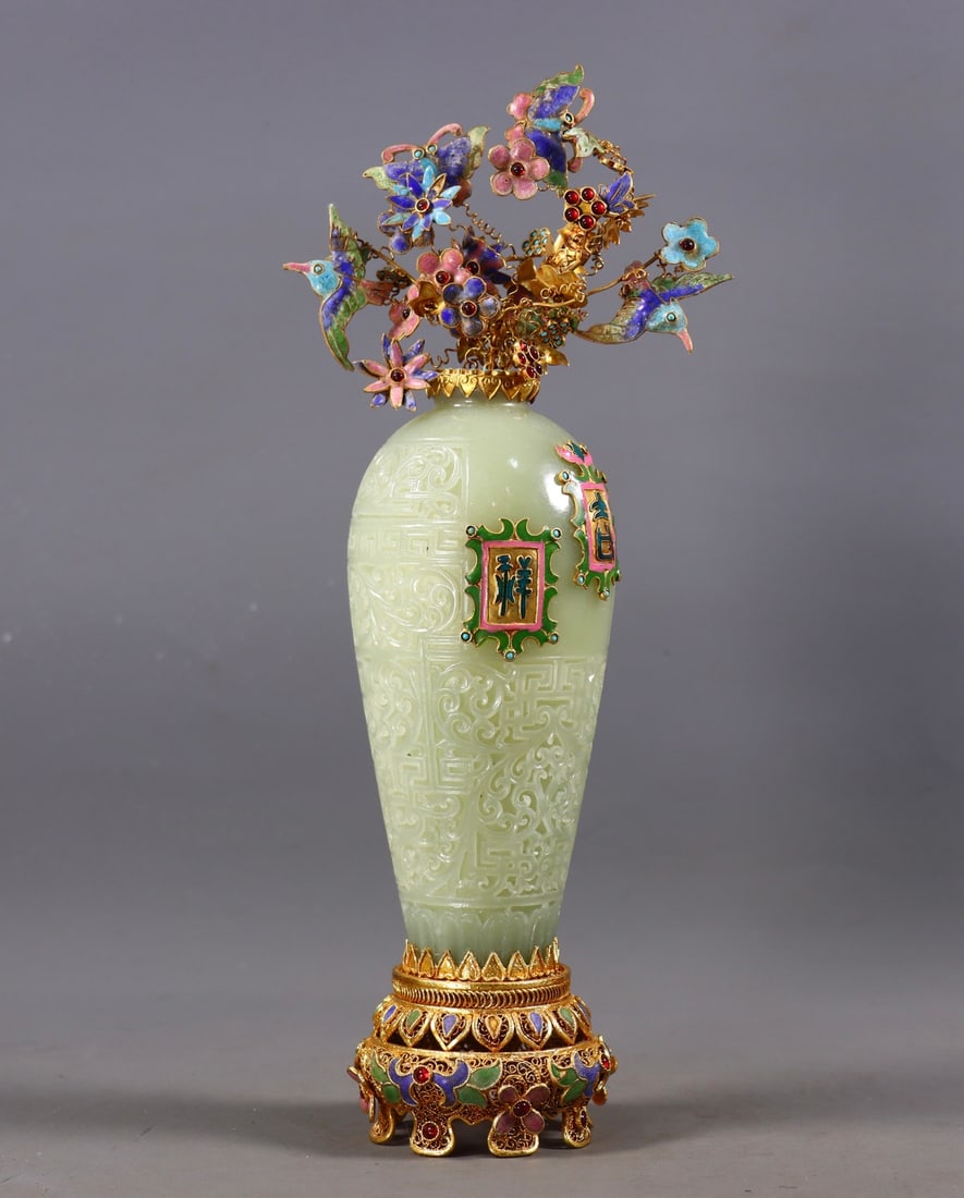 An Exquisite Gilt Silver Inlaid Hotan Jade Vase: An Exquisite Gilt Silver Inlaid Hotan Jade Vase,Qing Dynasty, China,Qianlong Four-character Mark,Size:11.4inx4.3inx2.6in,Weight:562g