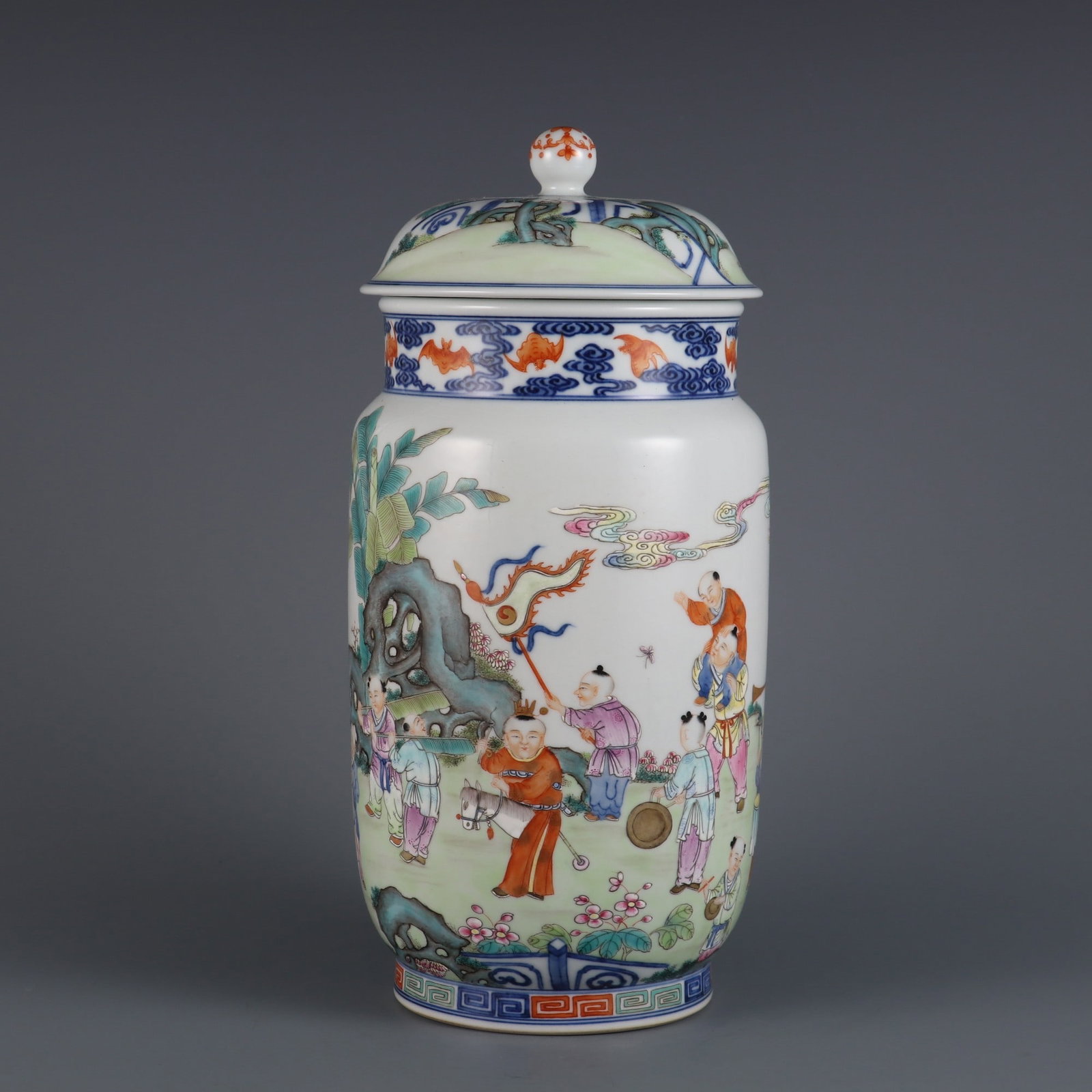 An Exquisite Blue and White Famille-Rose Figures Pattern Jar: An Exquisite Blue and White Famille-Rose Figures Pattern Jar,Qing Dynasty, China,Qianlong Six-character Mark,Size:12inx4.8in 青花粉彩人物纹罐,中&#