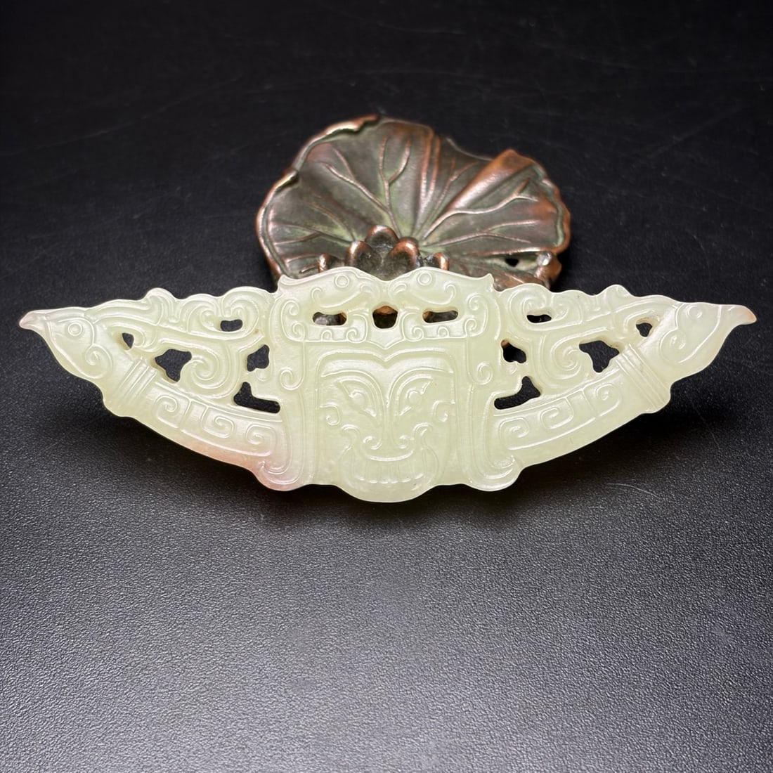 An Exquisite Hotan Jade Beast-Face Pattern Ornament: An Exquisite Hotan Jade Beast-Face Pattern Ornament,Qing Dynasty, China,Size:3.9inx1.3inx0.4in,Weight:41g