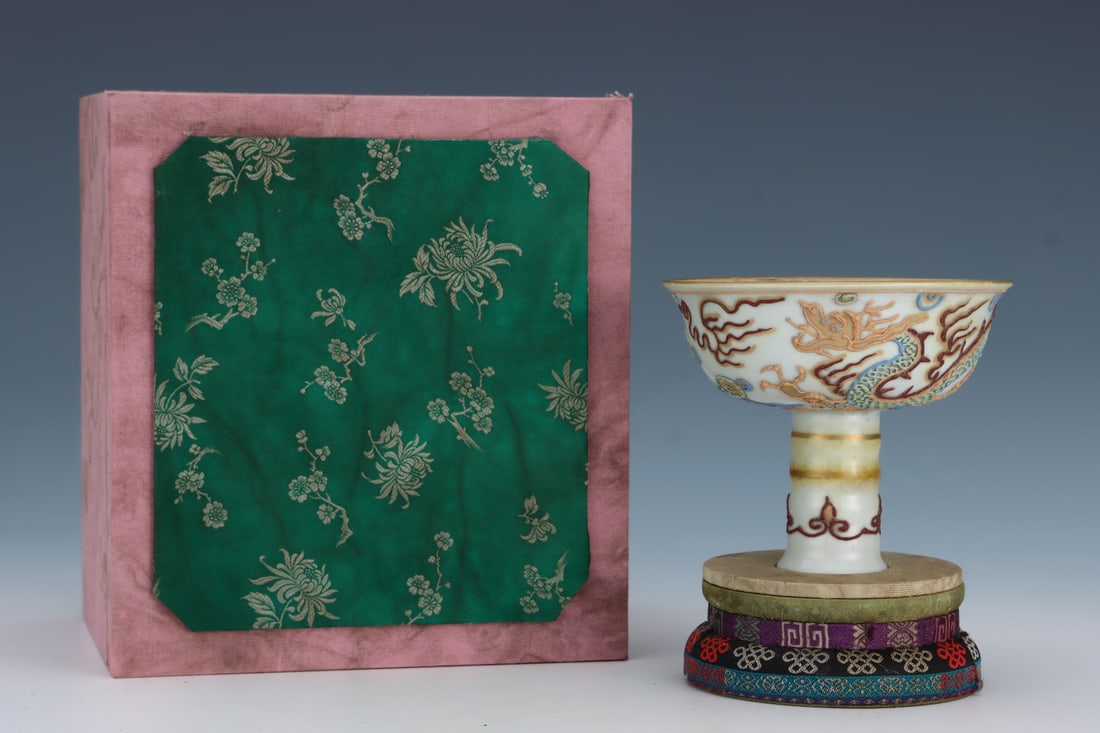 An Exquisite Lifen Painted Gold Dragon Pattern Cup: An Exquisite Lifen Painted Gold Dragon Pattern Cup,Yuan Dynasty, China,Size:4.6inx5.4in 沥粉描金龙纹杯,中国元代