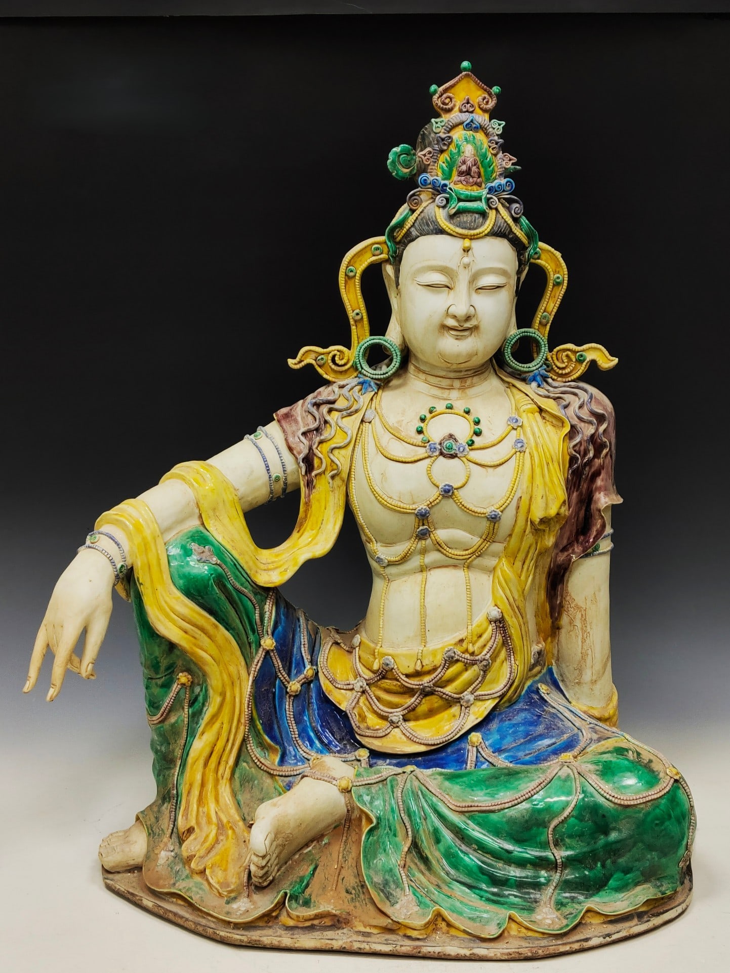 An Exquisite Tang Tri-Color Glazed Pottery Statue of Bodhisattva (1 of 9)