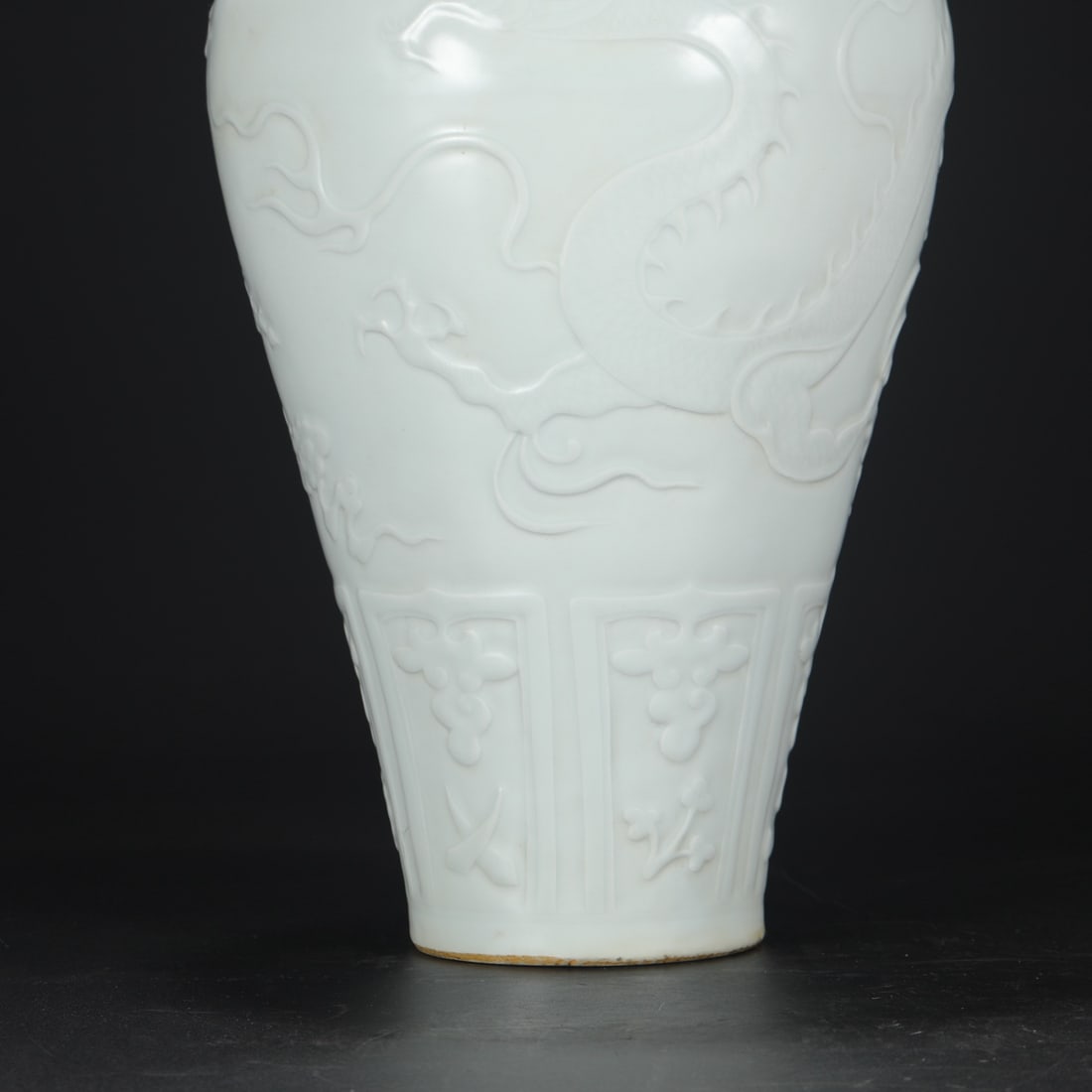 An Exquisite White Ground Dragon Pattern Vase - 4