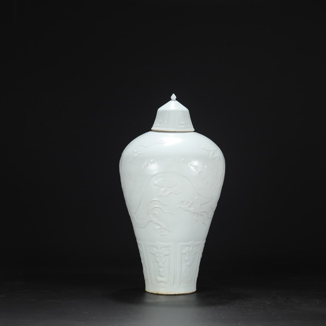 An Exquisite White Ground Dragon Pattern Vase - 6