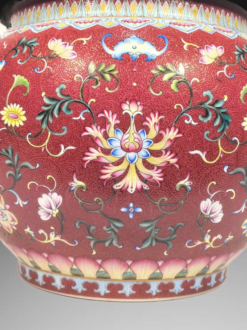 An Exquisite Enamel Ruby Red-Glazed Lotus Pattern Jar - 3