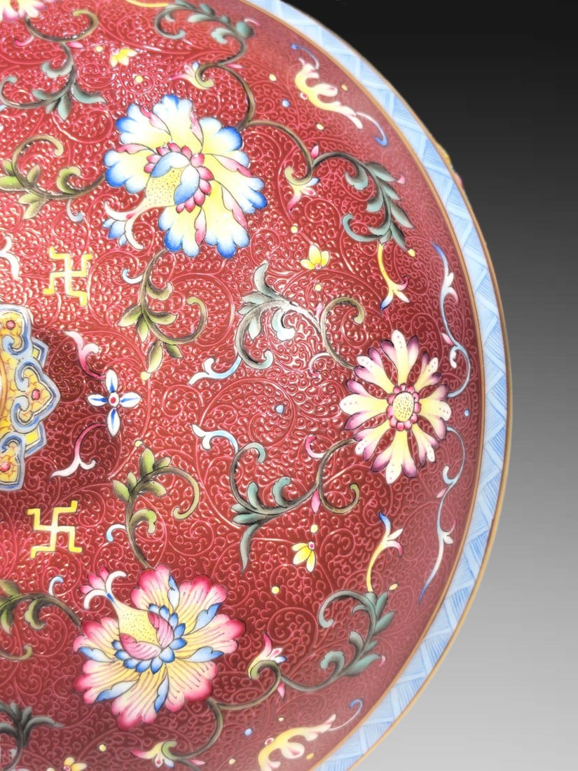 An Exquisite Enamel Ruby Red-Glazed Lotus Pattern Jar - 5