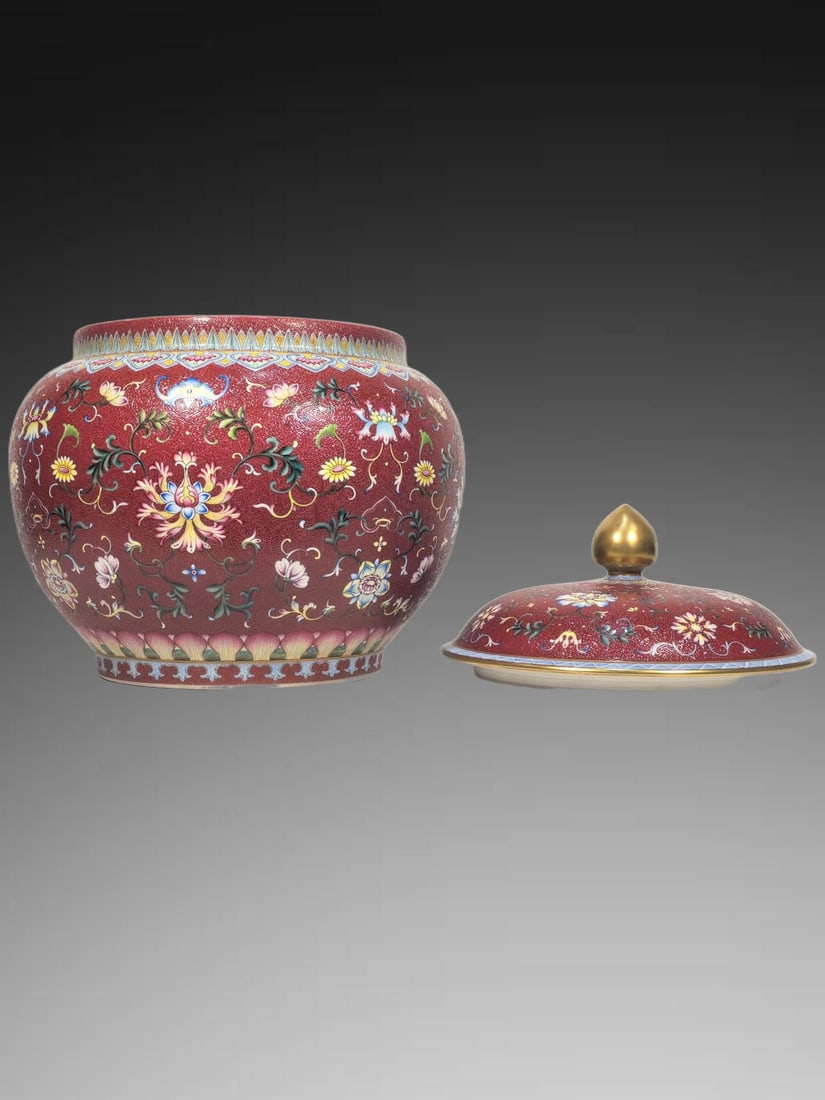 An Exquisite Enamel Ruby Red-Glazed Lotus Pattern Jar - 7