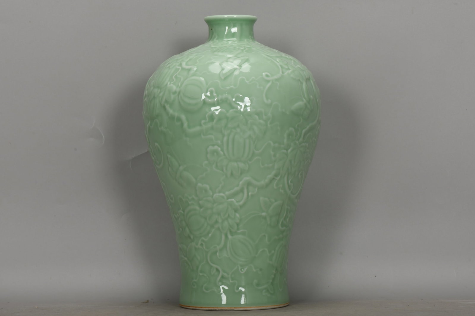 An Exquisite Pea Green Glazed Vase: An Exquisite Pea Green Glazed Vase,Qing Dynasty, China,Qianlong Six-character Mark,Size:12.7inx7.5inx4.8in 豆青釉瓶,中国清代,乾隆六