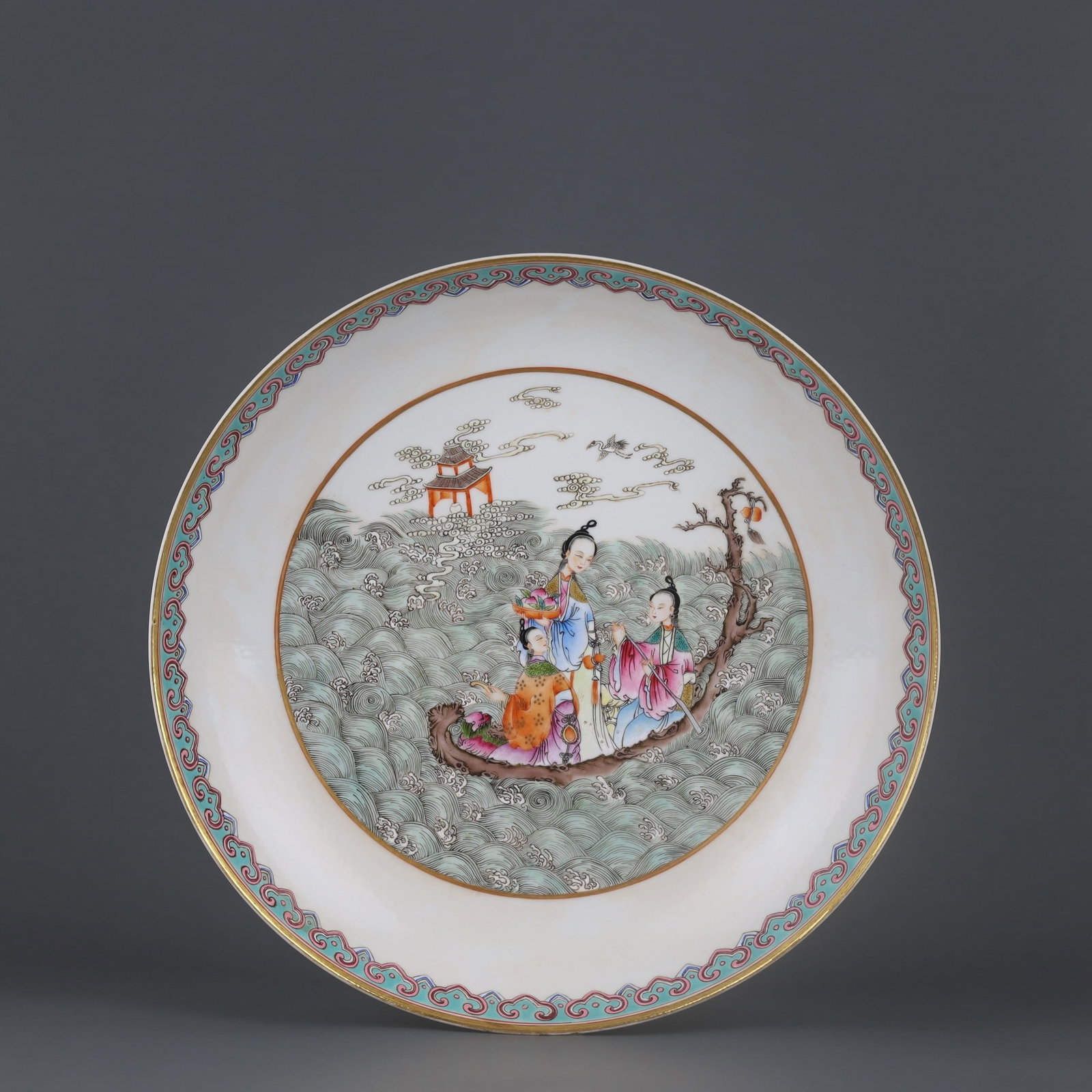 An Exquisite Famille-Rose Figures Pattern Plate: An Exquisite Famille-Rose Figures Pattern Plate,Qing Dynasty, China,Tongzhi Six-character Mark,Size:2inx11in 粉彩人物纹盘,中国清代,同&