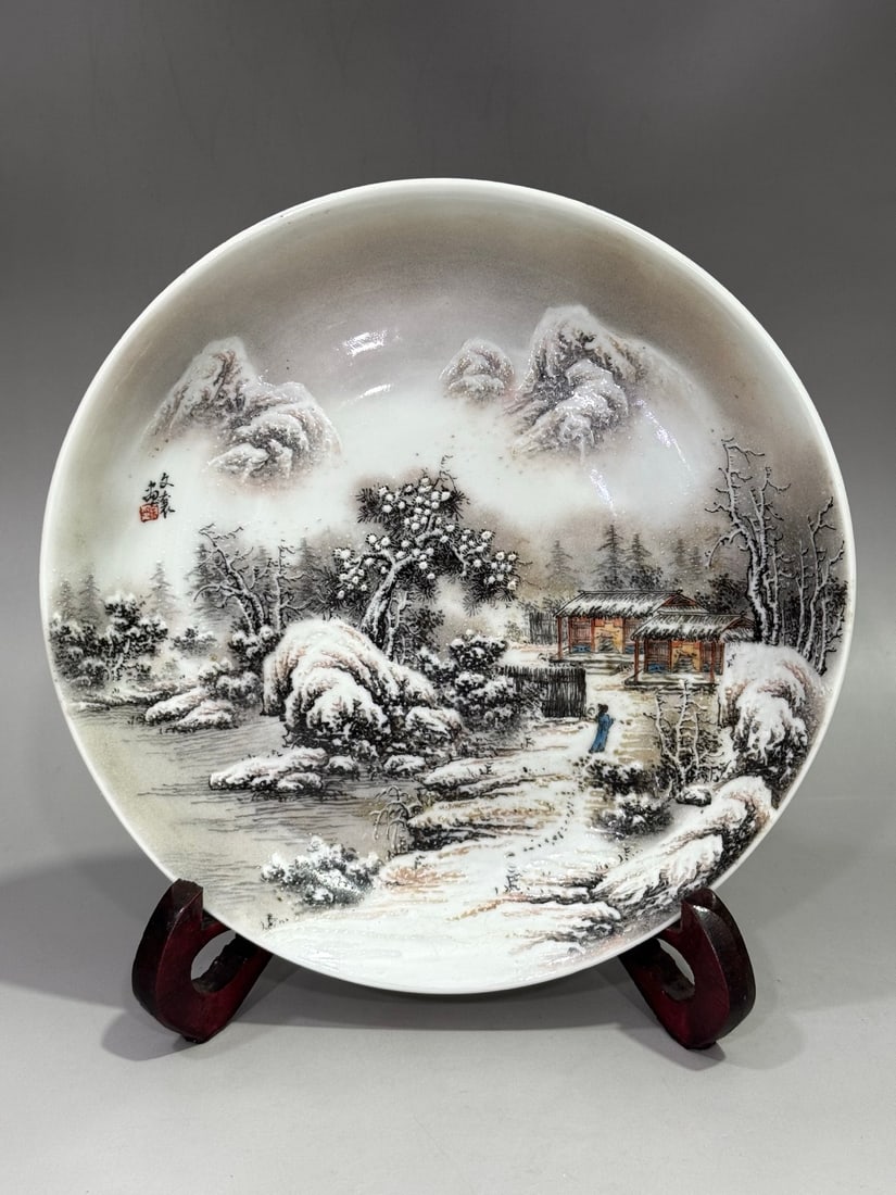 An Exquisite Famille-Rose Landscape Pattern Plate: An Exquisite Famille-Rose Landscape Pattern Plate,Republic of China,With Mark,Size:7.3in 粉彩山水纹盘,民国,带款