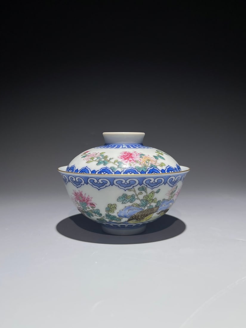 An Exquisite Blue and White Famille-Rose Flower and Bird Pattern Bowl: An Exquisite Blue and White Famille-Rose Flower and Bird Pattern Bowl,Qing Dynasty, China,Qianlong Six-character Mark,Size:3.3inx4.2in 青花粉彩花鸟纹碗,