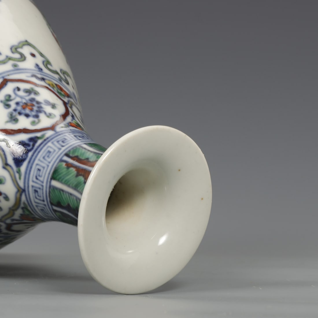 An Exquisite Wucai Phoenix Pattern Vase - 8