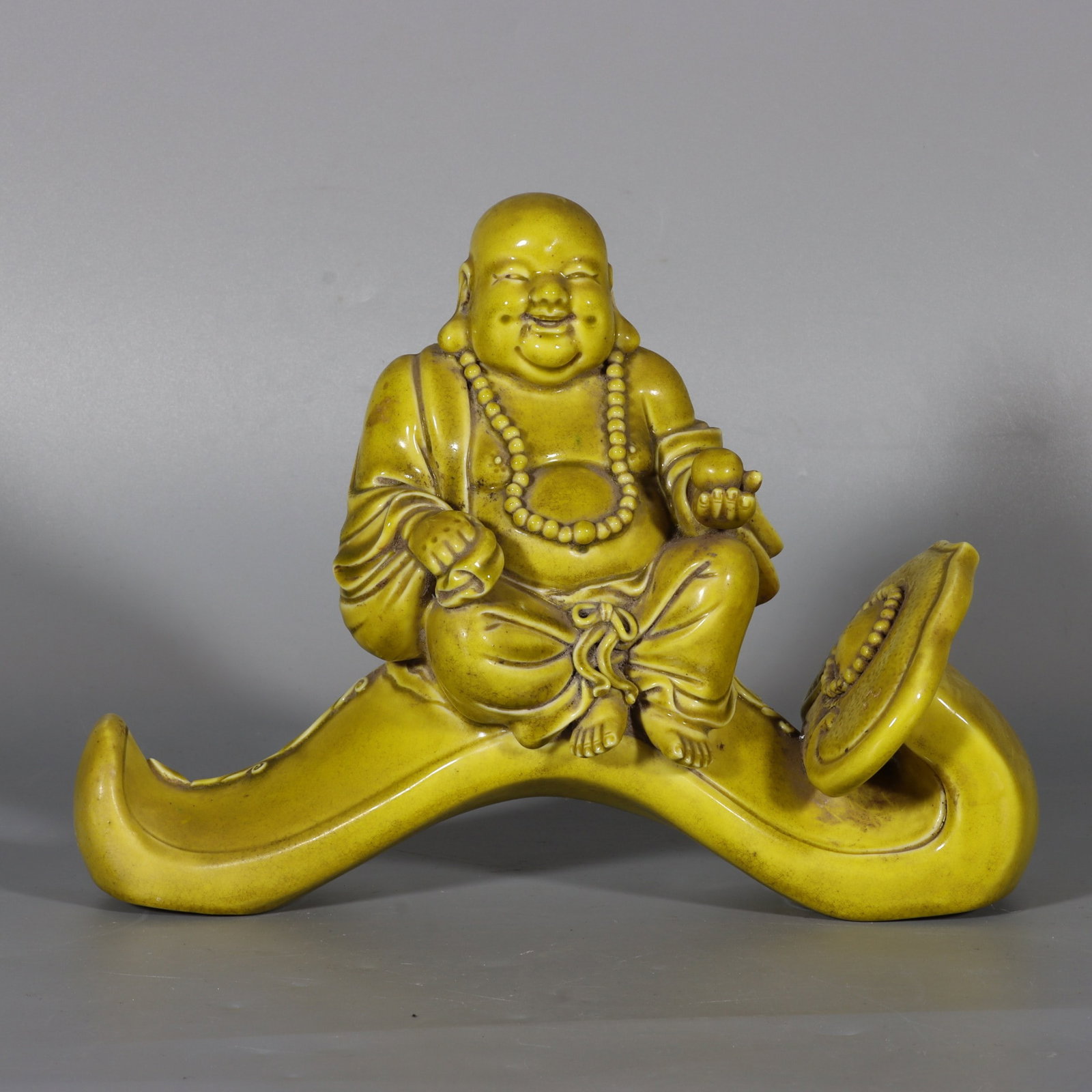 An Exquisite Lemon Yellow Glazed Buddha Statue Ornament: An Exquisite Lemon Yellow Glazed Buddha Statue Ornament,Qing Dynasty, China,Size:7.5inx9.4inx3.9in 柠檬黄釉佛像摆件,中国清代