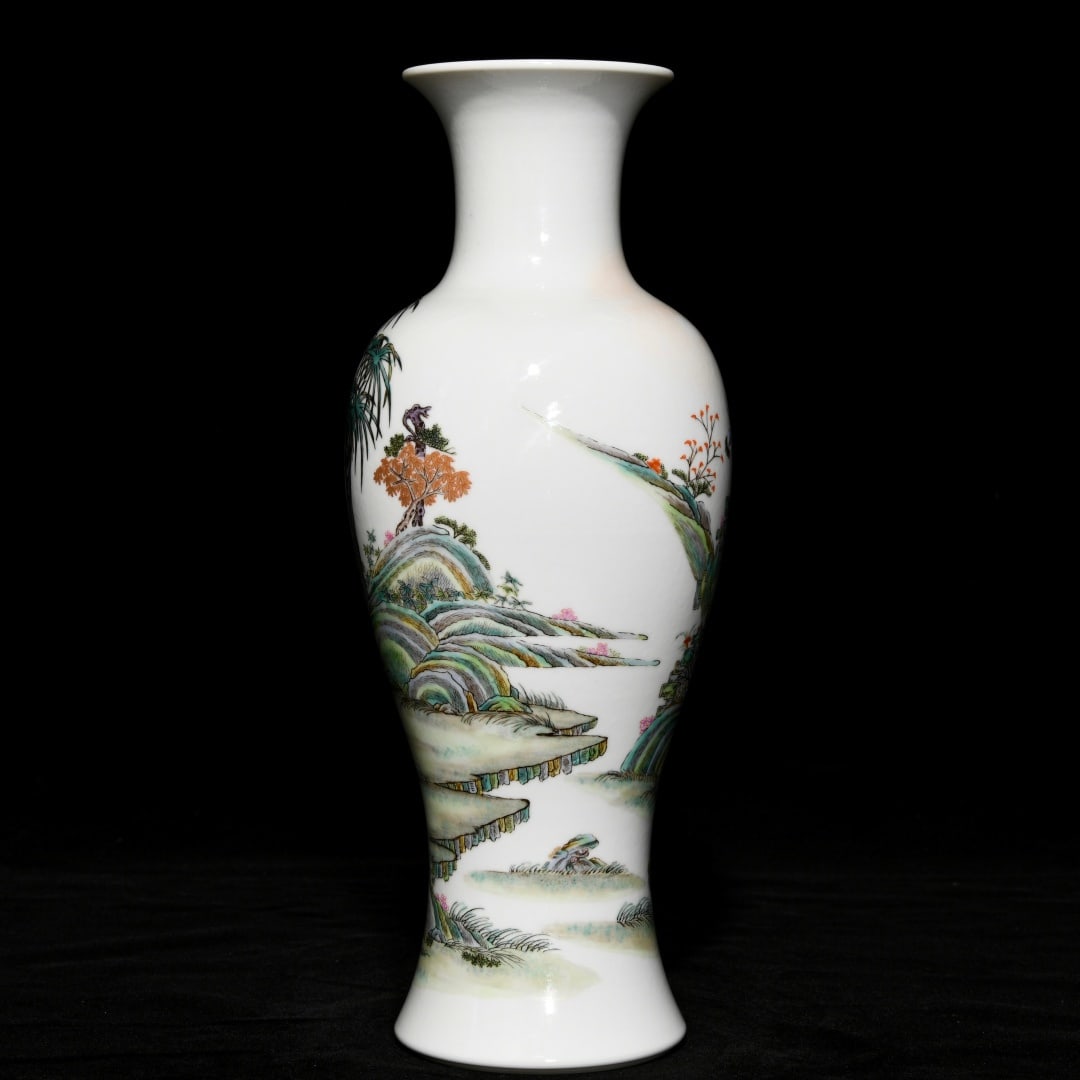 An Exquisite Wucai Figures Pattern Vase - 3