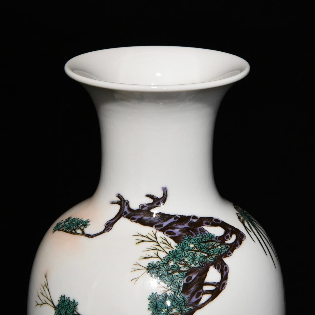 An Exquisite Wucai Figures Pattern Vase - 4