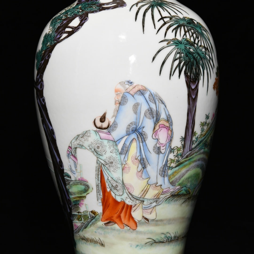An Exquisite Wucai Figures Pattern Vase - 5