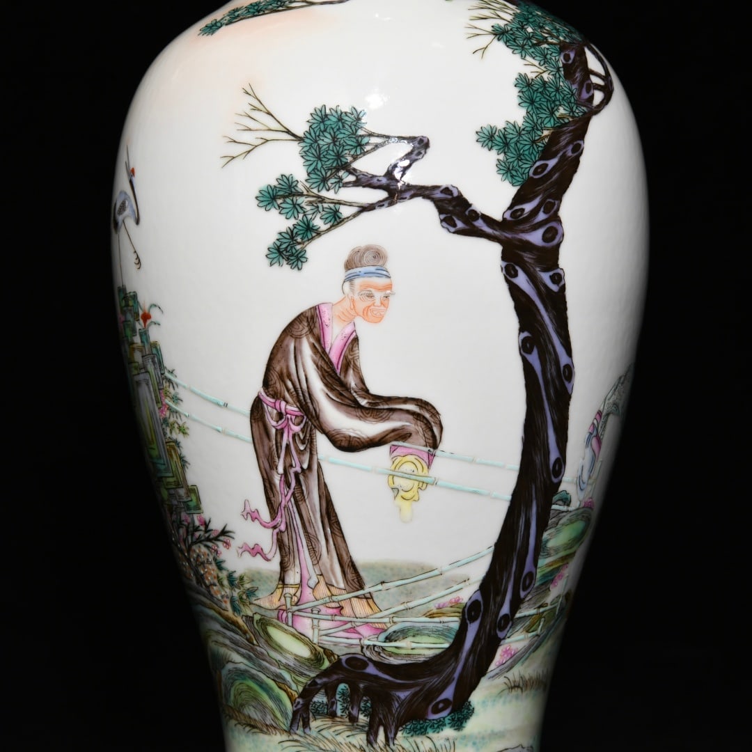An Exquisite Wucai Figures Pattern Vase - 6
