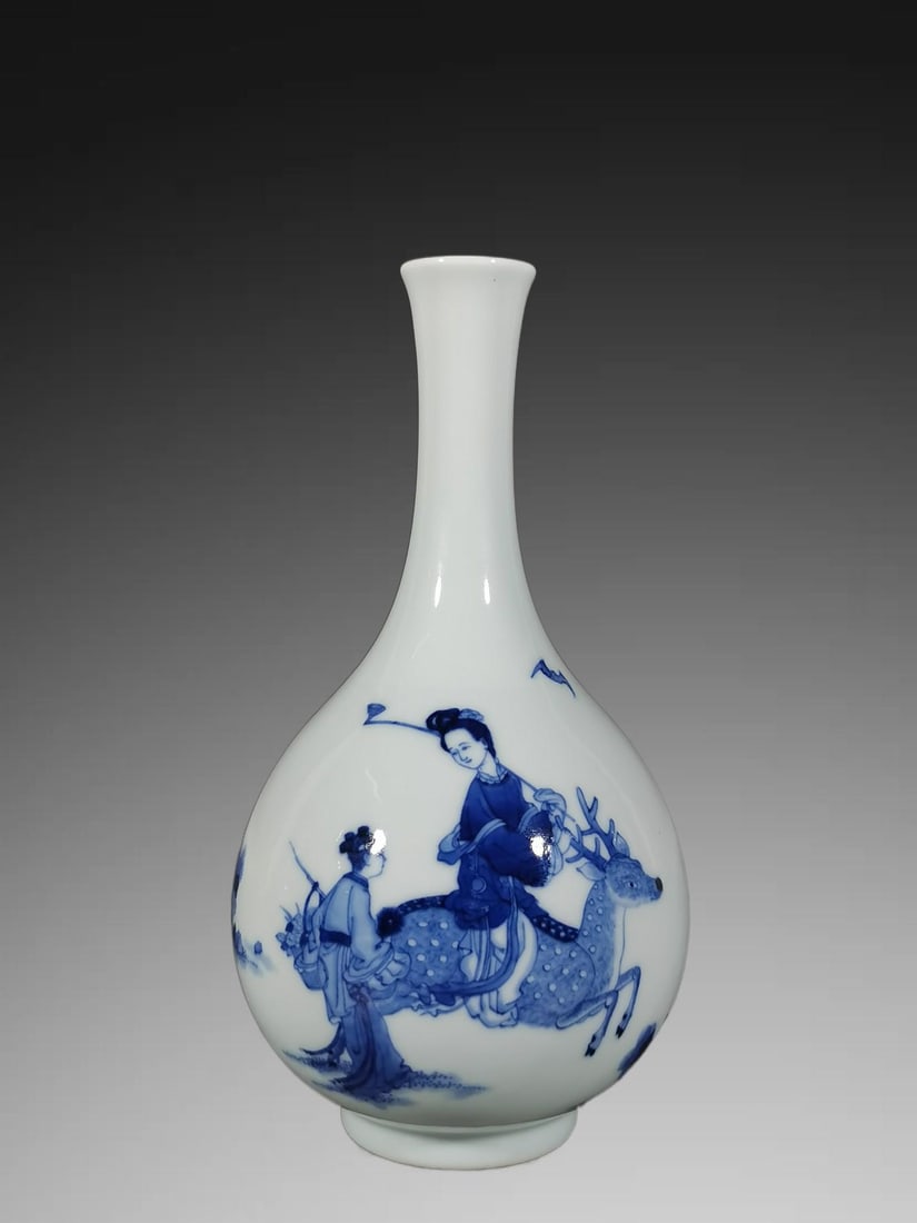 An Exquisite Blue and White Figures Pattern Vase: An Exquisite Blue and White Figures Pattern Vase,Qing Dynasty, China,Yongzheng Six-character Mark,Size:7.4inx3.9in 青花人物纹瓶,中国清代,