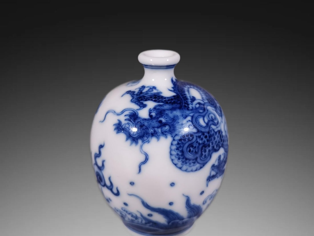 A pair of Exquisite Blue and White Dragon Pattern Snuff Bottle: A pair of Exquisite Blue and White Dragon Pattern Snuff Bottle,Qing Dynasty, China,Yongzheng Six-character Mark,Size:2.5inx1.9in