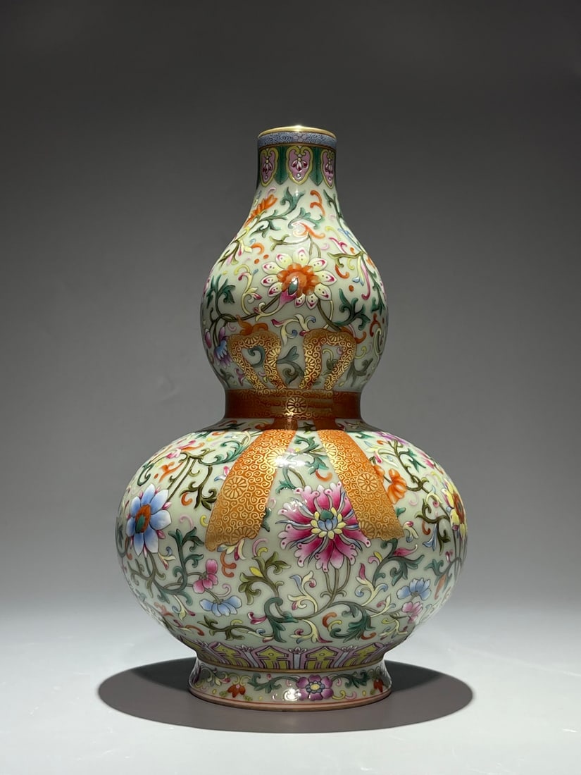 An Exquisite Famille-Rose Painted Gold Lotus Pattern Gourd Vase: An Exquisite Famille-Rose Painted Gold Lotus Pattern Gourd Vase,Qing Dynasty, China,Qianlong Six-character Mark,Size:10.6inx4.7in