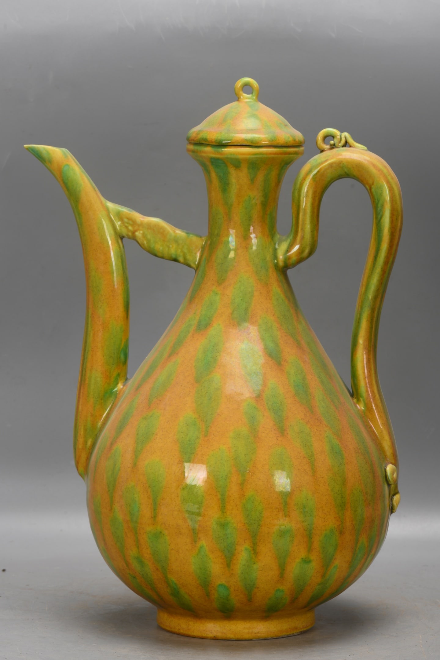 An Exquisite Yellow Glazed Ewer: An Exquisite Yellow Glazed Ewer,Ming Dynasty, China,Hongzhi Six-character Mark,Size:12.6inx2.8inx9.1inx3.5in 黄釉壶,中国明代,弘治六字&