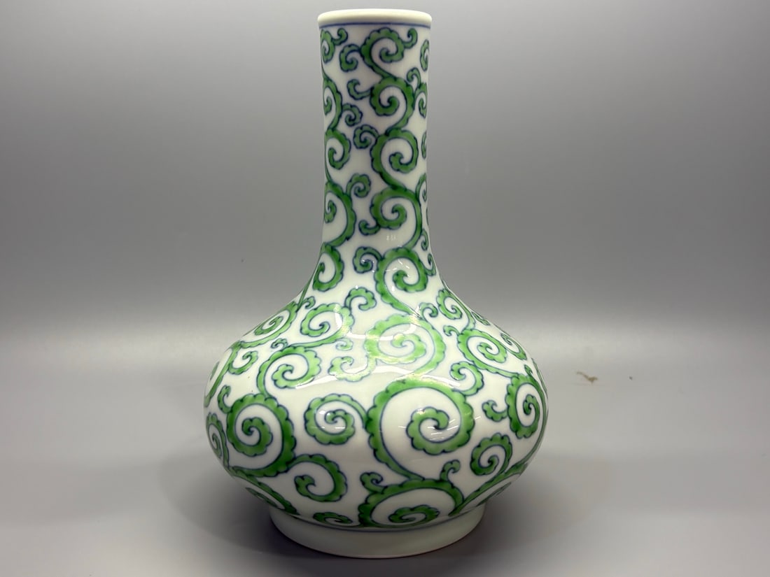 An Exquisite Peacock Green Glazed Scroll Grass Pattern Vase - 6
