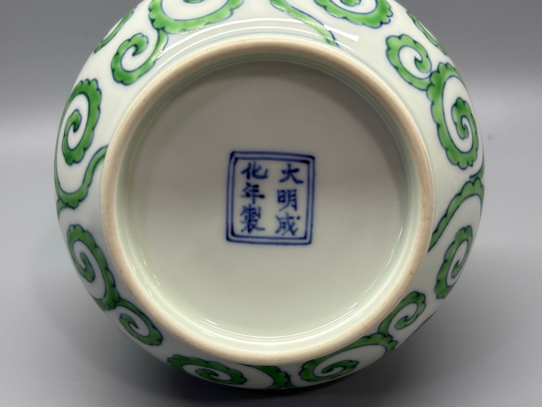 An Exquisite Peacock Green Glazed Scroll Grass Pattern Vase - 9