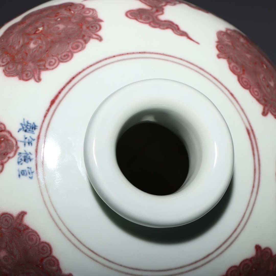 An Exquisite Underglaze-Red Dragon Pattern Vase - 8