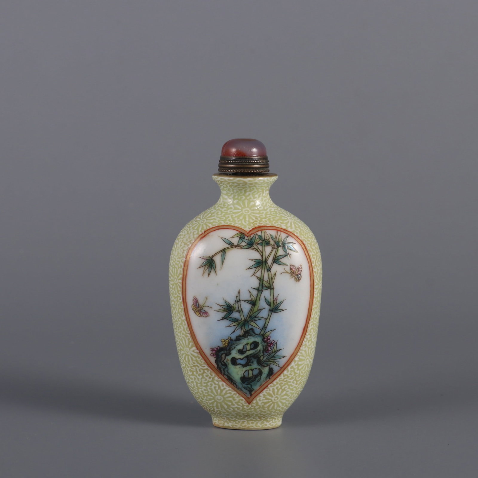 An Exquisite Enamel Bamboo Pattern Snuff Bottle: An Exquisite Enamel Bamboo Pattern Snuff Bottle,Qing Dynasty, China,Qianlong Four-character Mark,Size:3.2inx1.7in